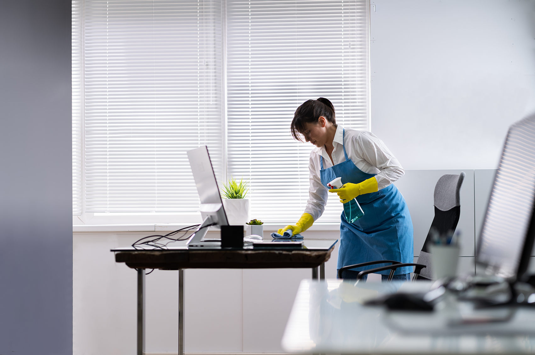 Büroreinigung - arbeiten in sauberer Umgebung